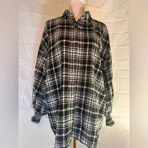 Tops - Black and White Plaid Oversized Button Down Shirt